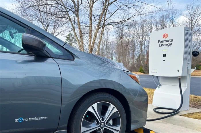 nissan-leaf-fermata-energy-v2g-ladestation-charging-station-usa-2024-01-1400x933 nissan-leaf-fermata-energy-v2g-ladestation-charging-station-usa-2024-01-1400x933